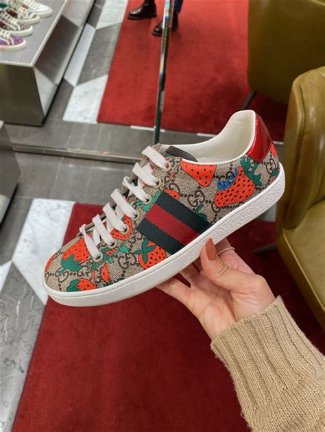 112 dollars for gucci shoes|Gucci shoes highest price.